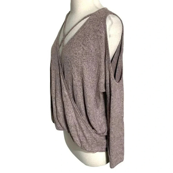 Design Labs Lord & Taylor M sexy pink surplice cold‎ shoulder top - Picture 3 of 6